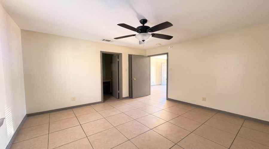 2918 Thurman St, Laredo, Texas 78046, 1 Bedroom Bedrooms, 2 Rooms Rooms,1 BathroomBathrooms,Residential,For Rent,2918 Thurman St,20264331