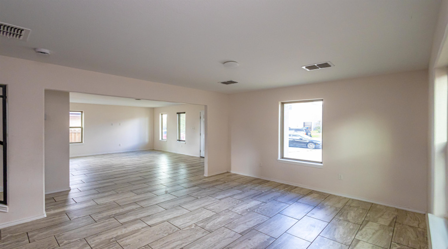 4314 Maria Eva Ln., LAREDO, Texas 78046, 4 Bedrooms Bedrooms, 6 Rooms Rooms,2 BathroomsBathrooms,Residential,For Sale,4314 Maria Eva Ln.,20264332