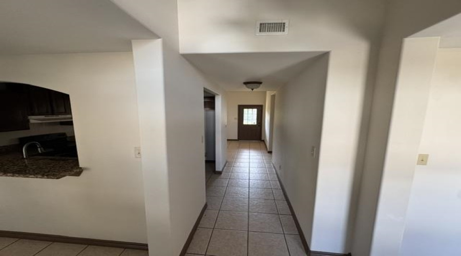 516 Everest Ct, Laredo, Texas 78043, 3 Bedrooms Bedrooms, 10 Rooms Rooms,2 BathroomsBathrooms,Residential,For Rent,516 Everest Ct,20264334