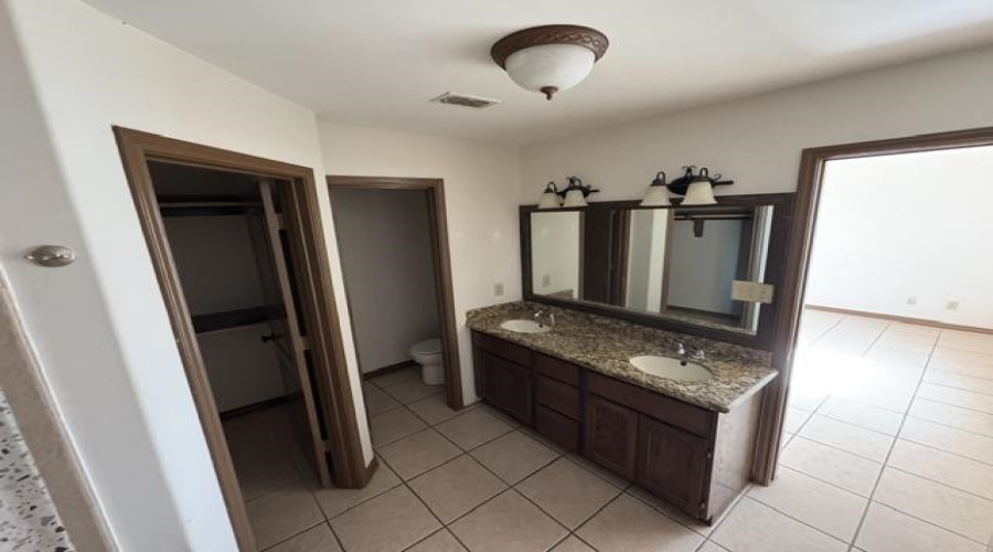 516 Everest Ct, Laredo, Texas 78043, 3 Bedrooms Bedrooms, 10 Rooms Rooms,2 BathroomsBathrooms,Residential,For Rent,516 Everest Ct,20264334