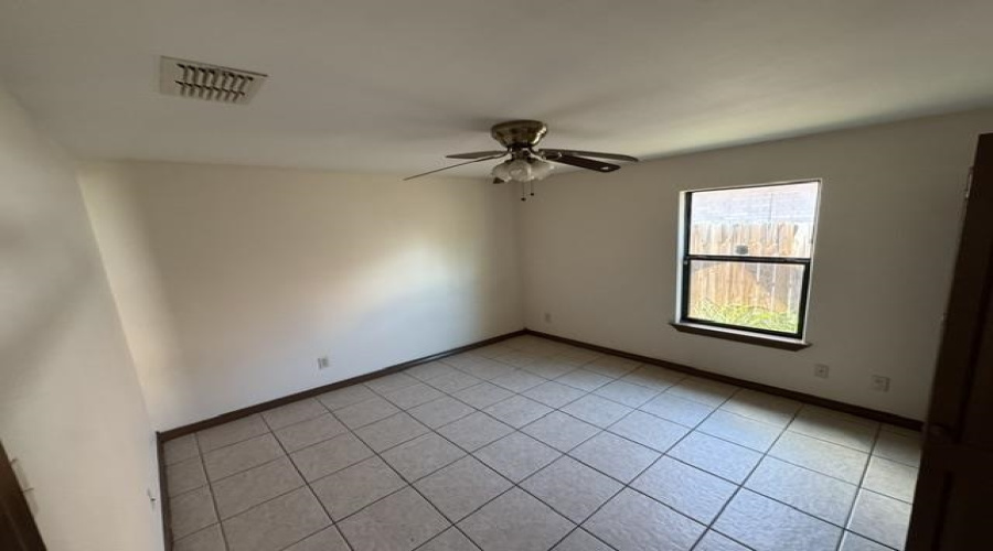 516 Everest Ct, Laredo, Texas 78043, 3 Bedrooms Bedrooms, 10 Rooms Rooms,2 BathroomsBathrooms,Residential,For Rent,516 Everest Ct,20264334