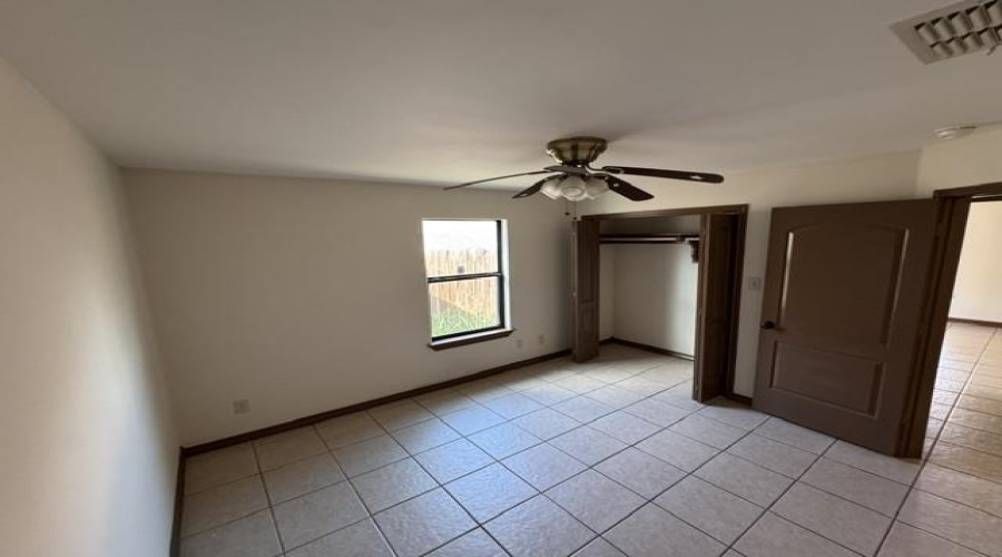 516 Everest Ct, Laredo, Texas 78043, 3 Bedrooms Bedrooms, 10 Rooms Rooms,2 BathroomsBathrooms,Residential,For Rent,516 Everest Ct,20264334