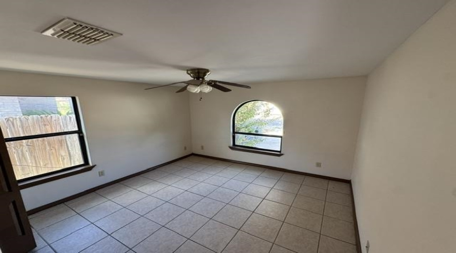 516 Everest Ct, Laredo, Texas 78043, 3 Bedrooms Bedrooms, 10 Rooms Rooms,2 BathroomsBathrooms,Residential,For Rent,516 Everest Ct,20264334