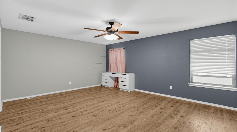 3403 Sereno Dr., Laredo, Texas 78046, 3 Bedrooms Bedrooms, 6 Rooms Rooms,2 BathroomsBathrooms,Residential,For Sale,3403 Sereno Dr.,20264335