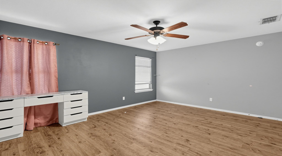 3403 Sereno Dr., Laredo, Texas 78046, 3 Bedrooms Bedrooms, 6 Rooms Rooms,2 BathroomsBathrooms,Residential,For Sale,3403 Sereno Dr.,20264335
