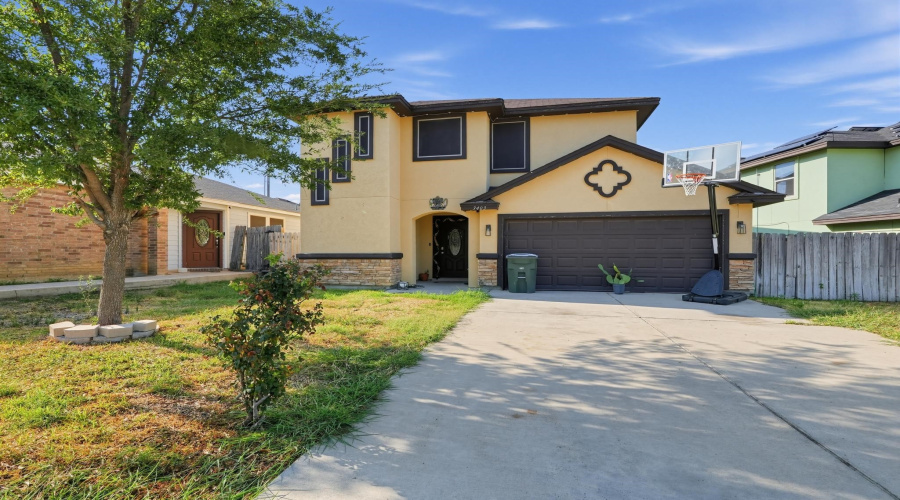 3403 Sereno Dr., Laredo, Texas 78046, 3 Bedrooms Bedrooms, 6 Rooms Rooms,2 BathroomsBathrooms,Residential,For Sale,3403 Sereno Dr.,20264335