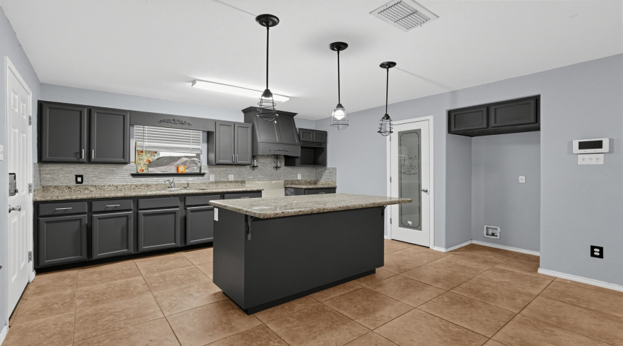 3403 Sereno Dr., Laredo, Texas 78046, 3 Bedrooms Bedrooms, 6 Rooms Rooms,2 BathroomsBathrooms,Residential,For Sale,3403 Sereno Dr.,20264335