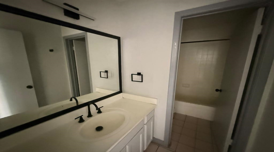 2901 San Agustin Ave, Laredo, Texas 78040, 2 Bedrooms Bedrooms, 2 Rooms Rooms,1 BathroomBathrooms,Residential,For Rent,2901 San Agustin Ave,20264336