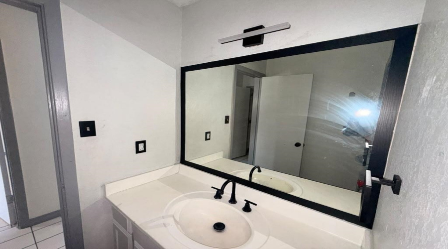 2901 San Agustin Ave, Laredo, Texas 78040, 2 Bedrooms Bedrooms, 2 Rooms Rooms,1 BathroomBathrooms,Residential,For Rent,2901 San Agustin Ave,20264336