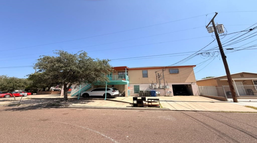 2901 San Agustin Ave, Laredo, Texas 78040, 2 Bedrooms Bedrooms, 2 Rooms Rooms,1 BathroomBathrooms,Residential,For Rent,2901 San Agustin Ave,20264336