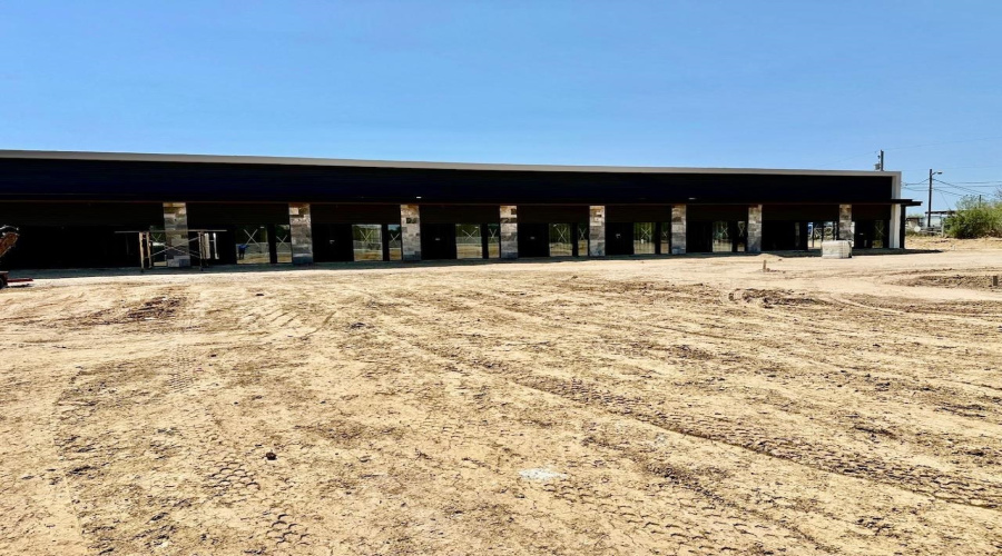 101 North American Rd., LAREDO, Texas 78041, 6 Rooms Rooms,2 BathroomsBathrooms,Commercial retail/office,For Rent,101 North American Rd.,20264354