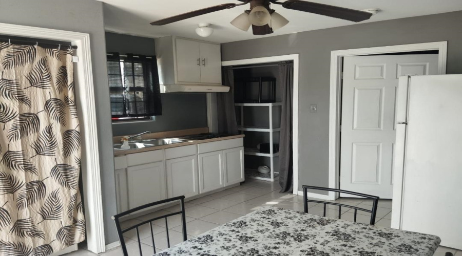 619 S Meadow Ave, Laredo, Texas 78040, 1 Room Rooms,1 BathroomBathrooms,Commercial retail/office,For Sale,619 S Meadow Ave,20264362