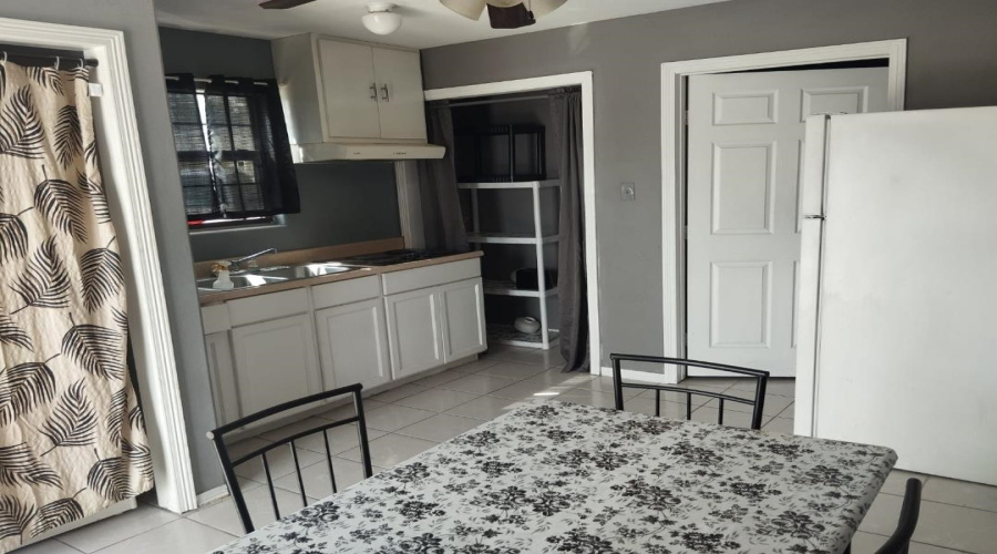 619 S Meadow Ave, Laredo, Texas 78040, 1 Room Rooms,1 BathroomBathrooms,Commercial retail/office,For Sale,619 S Meadow Ave,20264362