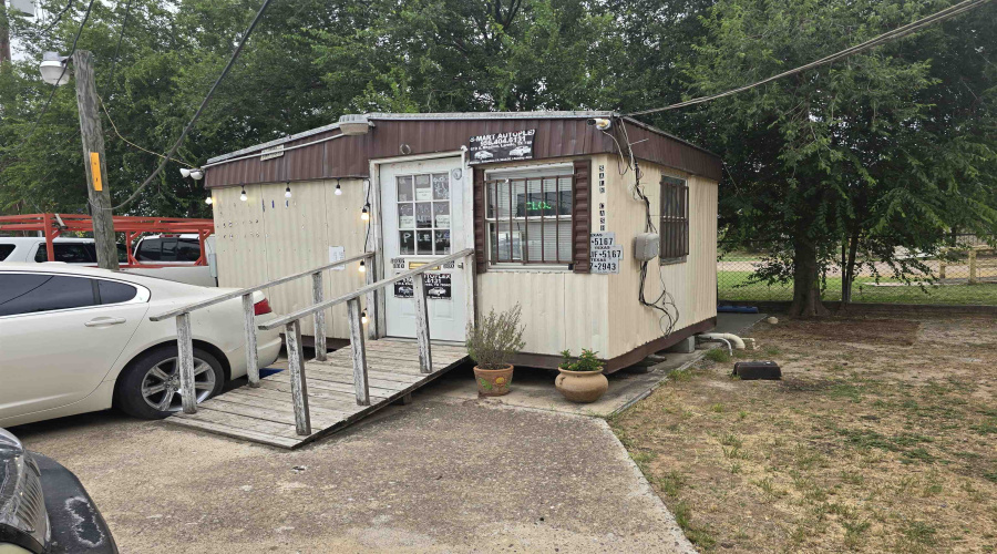 619 S Meadow Ave, Laredo, Texas 78040, 1 Room Rooms,1 BathroomBathrooms,Commercial retail/office,For Sale,619 S Meadow Ave,20264362