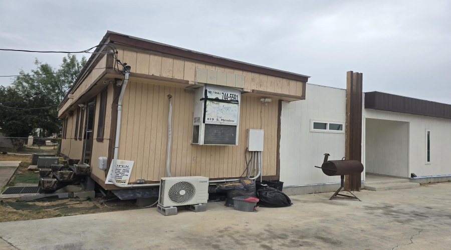 619 S Meadow Ave, Laredo, Texas 78040, 1 Room Rooms,1 BathroomBathrooms,Commercial retail/office,For Sale,619 S Meadow Ave,20264362