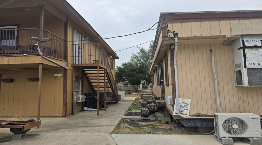 619 S Meadow Ave, Laredo, Texas 78040, 1 Room Rooms,1 BathroomBathrooms,Commercial retail/office,For Sale,619 S Meadow Ave,20264362