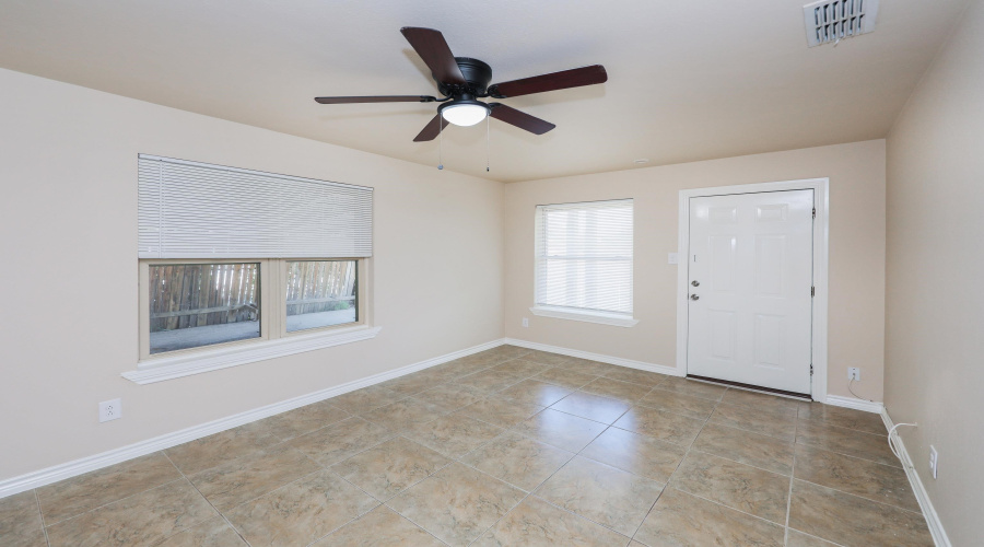 2301 Ligarde St, LAREDO, Texas 78043, 2 Bedrooms Bedrooms, 5 Rooms Rooms,2 BathroomsBathrooms,Residential,For Rent,2301 Ligarde St,20264361