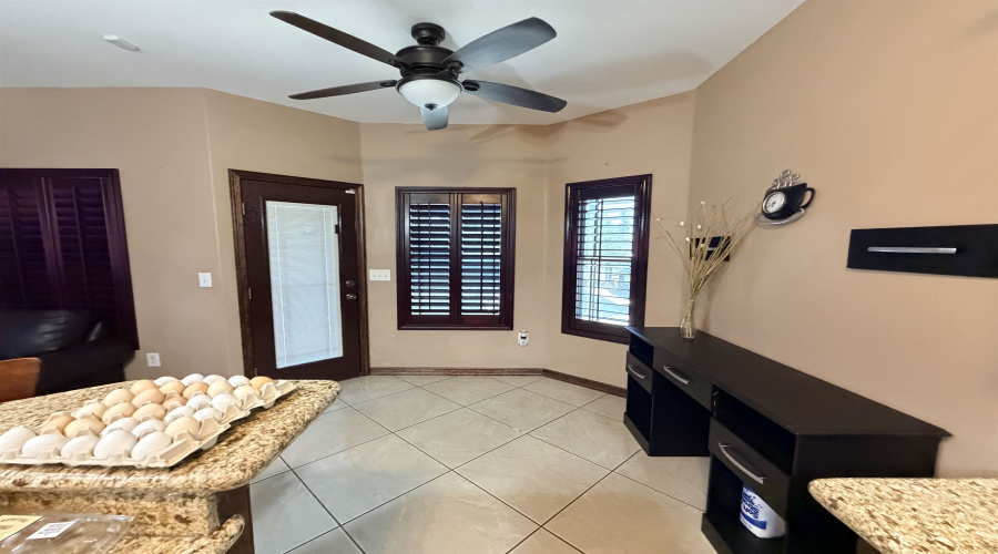 1317 Weslaco Ln, Zapata, Texas 78076, 3 Bedrooms Bedrooms, 6 Rooms Rooms,2 BathroomsBathrooms,Residential,For Sale,1317 Weslaco Ln,20264363