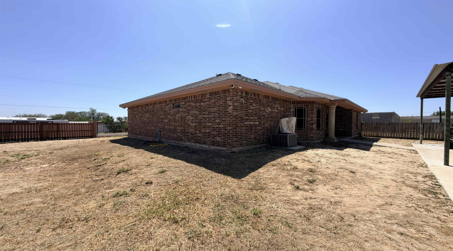 1317 Weslaco Ln, Zapata, Texas 78076, 3 Bedrooms Bedrooms, 6 Rooms Rooms,2 BathroomsBathrooms,Residential,For Sale,1317 Weslaco Ln,20264363