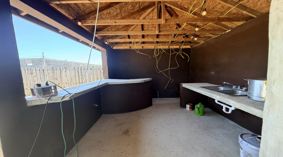 1317 Weslaco Ln, Zapata, Texas 78076, 3 Bedrooms Bedrooms, 6 Rooms Rooms,2 BathroomsBathrooms,Residential,For Sale,1317 Weslaco Ln,20264363