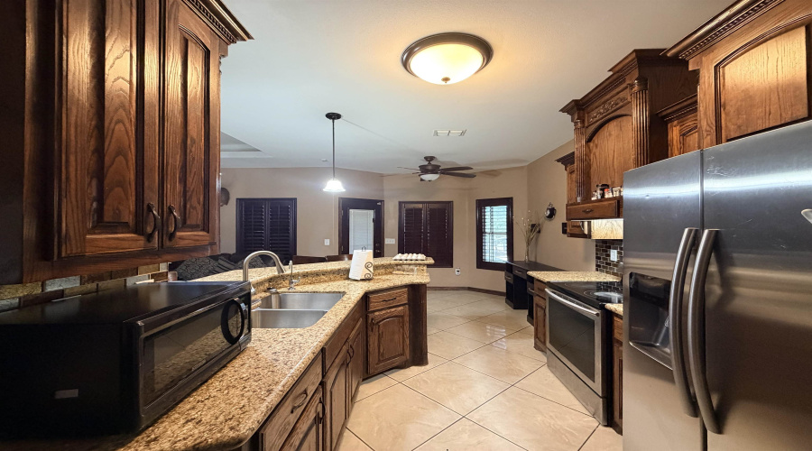 1317 Weslaco Ln, Zapata, Texas 78076, 3 Bedrooms Bedrooms, 6 Rooms Rooms,2 BathroomsBathrooms,Residential,For Sale,1317 Weslaco Ln,20264363