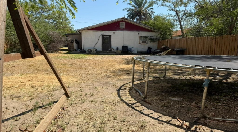 3504 Flores Ave, LAREDO, Texas 78041, 4 Bedrooms Bedrooms, 4 Rooms Rooms,1 BathroomBathrooms,Residential,For Sale,3504 Flores Ave,20264365