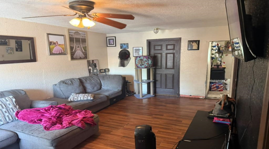 3504 Flores Ave, LAREDO, Texas 78041, 4 Bedrooms Bedrooms, 4 Rooms Rooms,1 BathroomBathrooms,Residential,For Sale,3504 Flores Ave,20264365