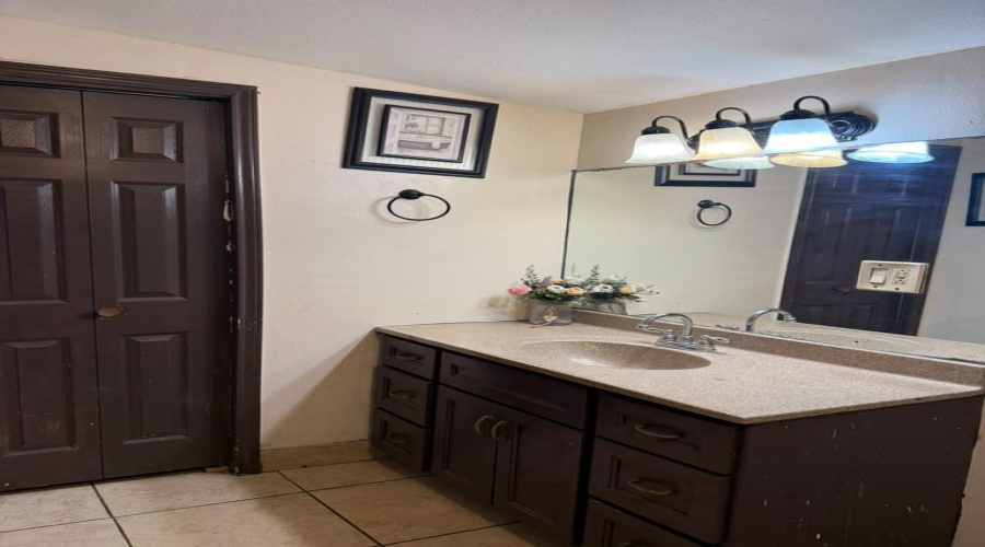 3504 Flores Ave, LAREDO, Texas 78041, 4 Bedrooms Bedrooms, 4 Rooms Rooms,1 BathroomBathrooms,Residential,For Sale,3504 Flores Ave,20264365
