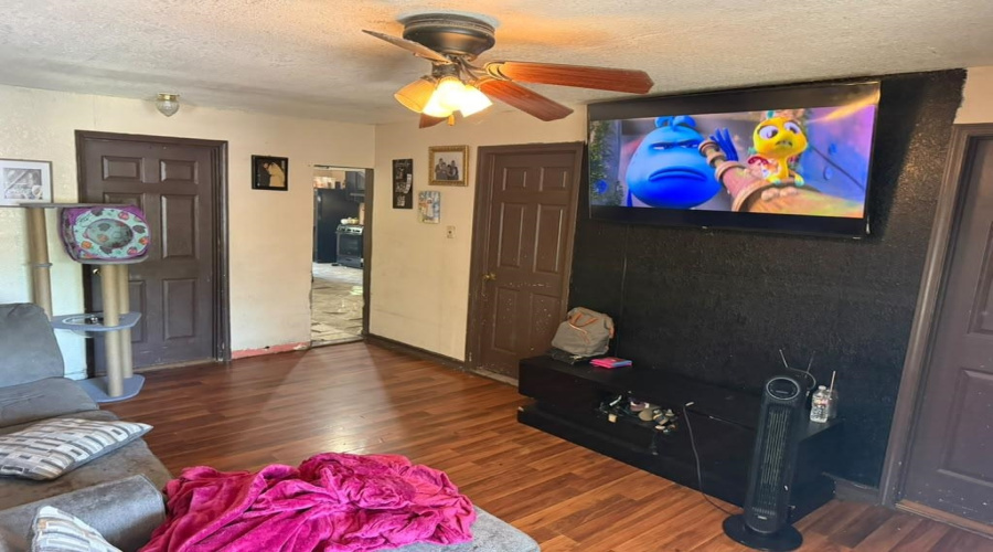 3504 Flores Ave, LAREDO, Texas 78041, 4 Bedrooms Bedrooms, 4 Rooms Rooms,1 BathroomBathrooms,Residential,For Sale,3504 Flores Ave,20264365