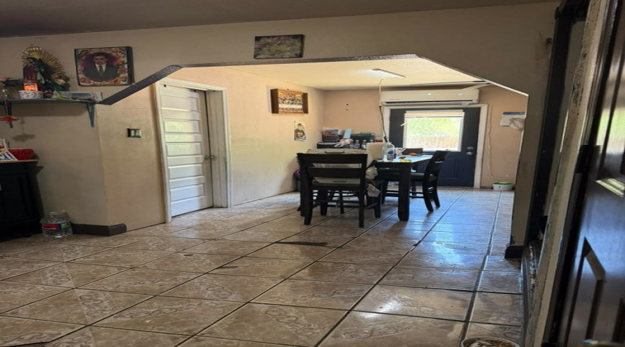 3504 Flores Ave, LAREDO, Texas 78041, 4 Bedrooms Bedrooms, 4 Rooms Rooms,1 BathroomBathrooms,Residential,For Sale,3504 Flores Ave,20264365