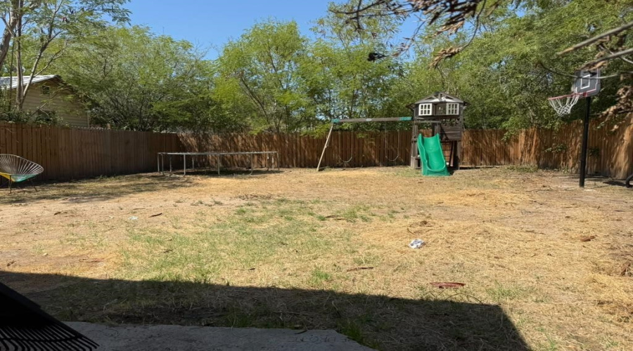 3504 Flores Ave, LAREDO, Texas 78041, 4 Bedrooms Bedrooms, 4 Rooms Rooms,1 BathroomBathrooms,Residential,For Sale,3504 Flores Ave,20264365