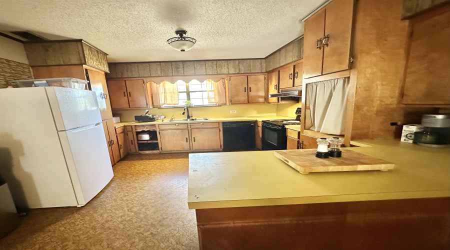 1205 W Harald, Hebbronville, Texas 78361-0000, 3 Bedrooms Bedrooms, 8 Rooms Rooms,2 BathroomsBathrooms,Residential,For Sale,1205 W Harald,20264366