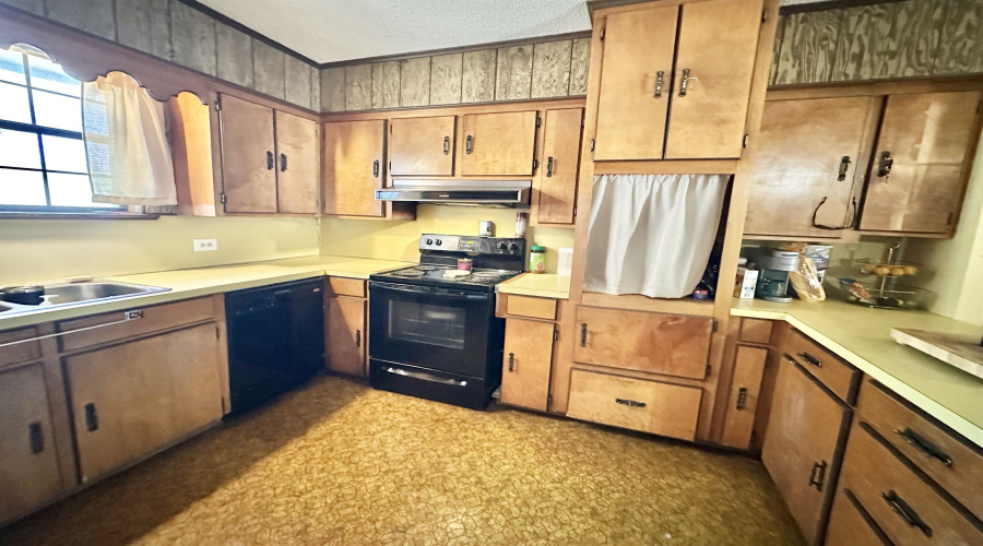 1205 W Harald, Hebbronville, Texas 78361-0000, 3 Bedrooms Bedrooms, 8 Rooms Rooms,2 BathroomsBathrooms,Residential,For Sale,1205 W Harald,20264366