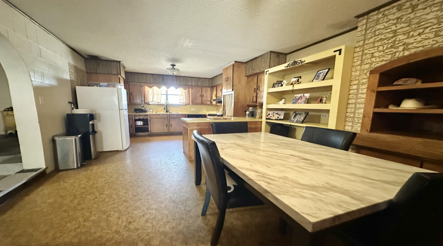 1205 W Harald, Hebbronville, Texas 78361-0000, 3 Bedrooms Bedrooms, 8 Rooms Rooms,2 BathroomsBathrooms,Residential,For Sale,1205 W Harald,20264366