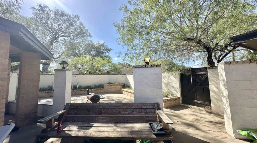 1205 W Harald, Hebbronville, Texas 78361-0000, 3 Bedrooms Bedrooms, 8 Rooms Rooms,2 BathroomsBathrooms,Residential,For Sale,1205 W Harald,20264366