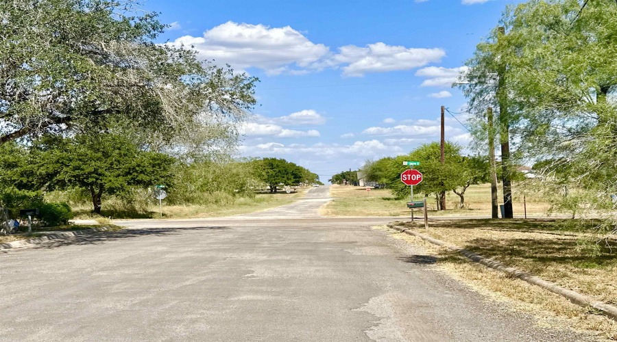 1205 W Harald, Hebbronville, Texas 78361-0000, 3 Bedrooms Bedrooms, 8 Rooms Rooms,2 BathroomsBathrooms,Residential,For Sale,1205 W Harald,20264366