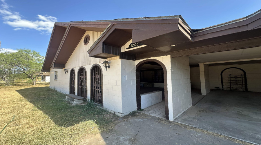 1205 W Harald, Hebbronville, Texas 78361-0000, 3 Bedrooms Bedrooms, 8 Rooms Rooms,2 BathroomsBathrooms,Residential,For Sale,1205 W Harald,20264366