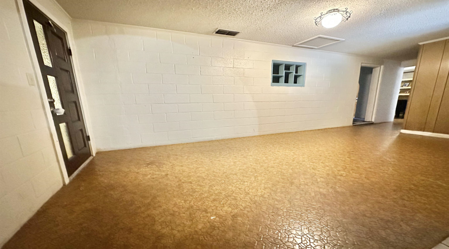 1205 W Harald, Hebbronville, Texas 78361-0000, 3 Bedrooms Bedrooms, 8 Rooms Rooms,2 BathroomsBathrooms,Residential,For Sale,1205 W Harald,20264366