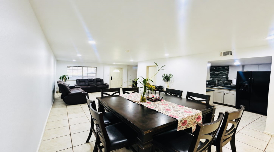 2510 Montgomery St, LAREDO, Texas 78043, 3 Bedrooms Bedrooms, 3 Rooms Rooms,2 BathroomsBathrooms,Residential,For Sale,2510 Montgomery St,20264367