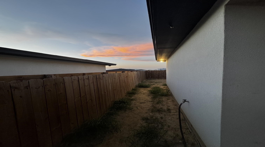 1616 Fresnillo Dr., Laredo, Texas 78046-0000, 3 Bedrooms Bedrooms, 6 Rooms Rooms,2 BathroomsBathrooms,Residential,For Sale,1616 Fresnillo Dr.,20264368