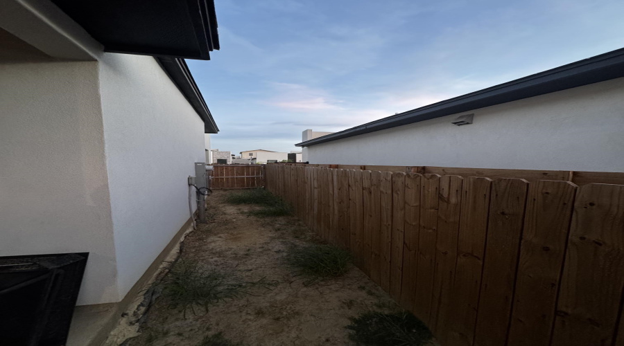 1616 Fresnillo Dr., Laredo, Texas 78046-0000, 3 Bedrooms Bedrooms, 6 Rooms Rooms,2 BathroomsBathrooms,Residential,For Sale,1616 Fresnillo Dr.,20264368