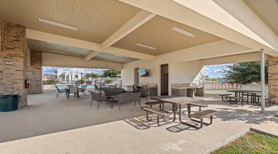 10902 International Blvd, Laredo, Texas 78045-6940, 3 Bedrooms Bedrooms, 5 Rooms Rooms,2 BathroomsBathrooms,Residential,For Sale,10902 International Blvd,20264369