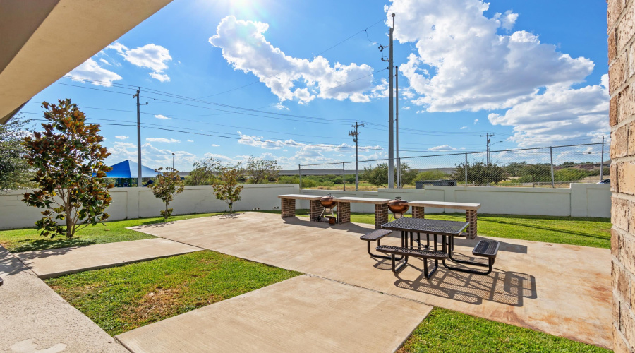 10902 International Blvd, Laredo, Texas 78045-6940, 3 Bedrooms Bedrooms, 5 Rooms Rooms,2 BathroomsBathrooms,Residential,For Sale,10902 International Blvd,20264369