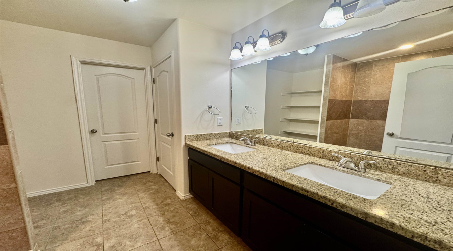 6002 Narciso Dr., Laredo, Texas 78046, 4 Bedrooms Bedrooms, 5 Rooms Rooms,2 BathroomsBathrooms,Residential,For Sale,6002 Narciso Dr.,20264371