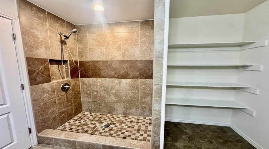 6002 Narciso Dr., Laredo, Texas 78046, 4 Bedrooms Bedrooms, 5 Rooms Rooms,2 BathroomsBathrooms,Residential,For Sale,6002 Narciso Dr.,20264371