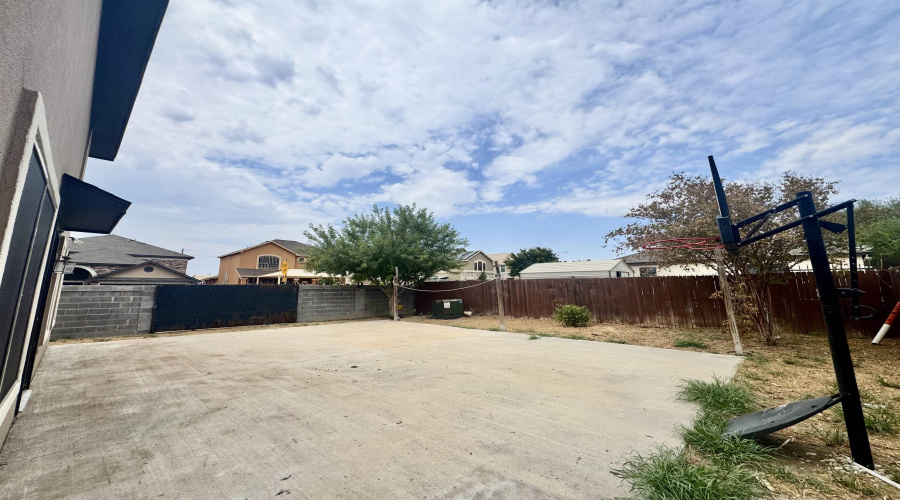 6002 Narciso Dr., Laredo, Texas 78046, 4 Bedrooms Bedrooms, 5 Rooms Rooms,2 BathroomsBathrooms,Residential,For Sale,6002 Narciso Dr.,20264371