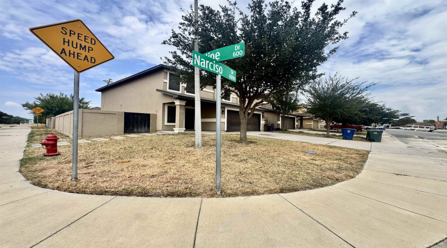 6002 Narciso Dr., Laredo, Texas 78046, 4 Bedrooms Bedrooms, 5 Rooms Rooms,2 BathroomsBathrooms,Residential,For Sale,6002 Narciso Dr.,20264371