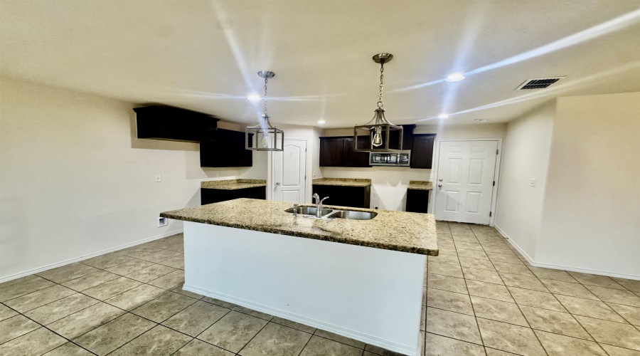 6002 Narciso Dr., Laredo, Texas 78046, 4 Bedrooms Bedrooms, 5 Rooms Rooms,2 BathroomsBathrooms,Residential,For Sale,6002 Narciso Dr.,20264371