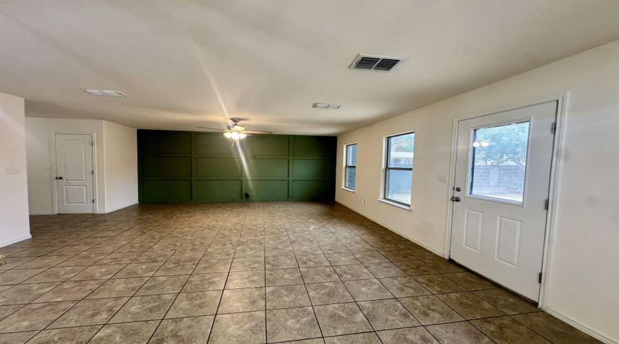 6002 Narciso Dr., Laredo, Texas 78046, 4 Bedrooms Bedrooms, 5 Rooms Rooms,2 BathroomsBathrooms,Residential,For Sale,6002 Narciso Dr.,20264371
