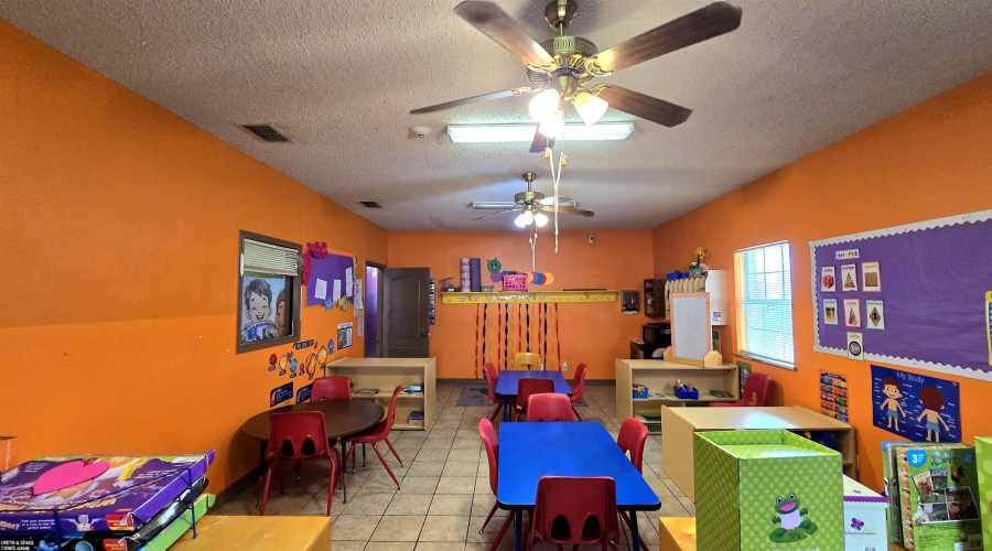 2218 Tilden Ave, Laredo, Texas 78040, 1 Room Rooms,2 BathroomsBathrooms,Commercial retail/office,For Rent,2218 Tilden Ave,20264370